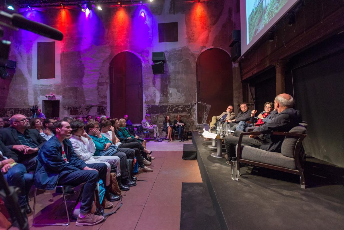 Conférence "Du brutalisme à la décoration : béton, le grand écart"